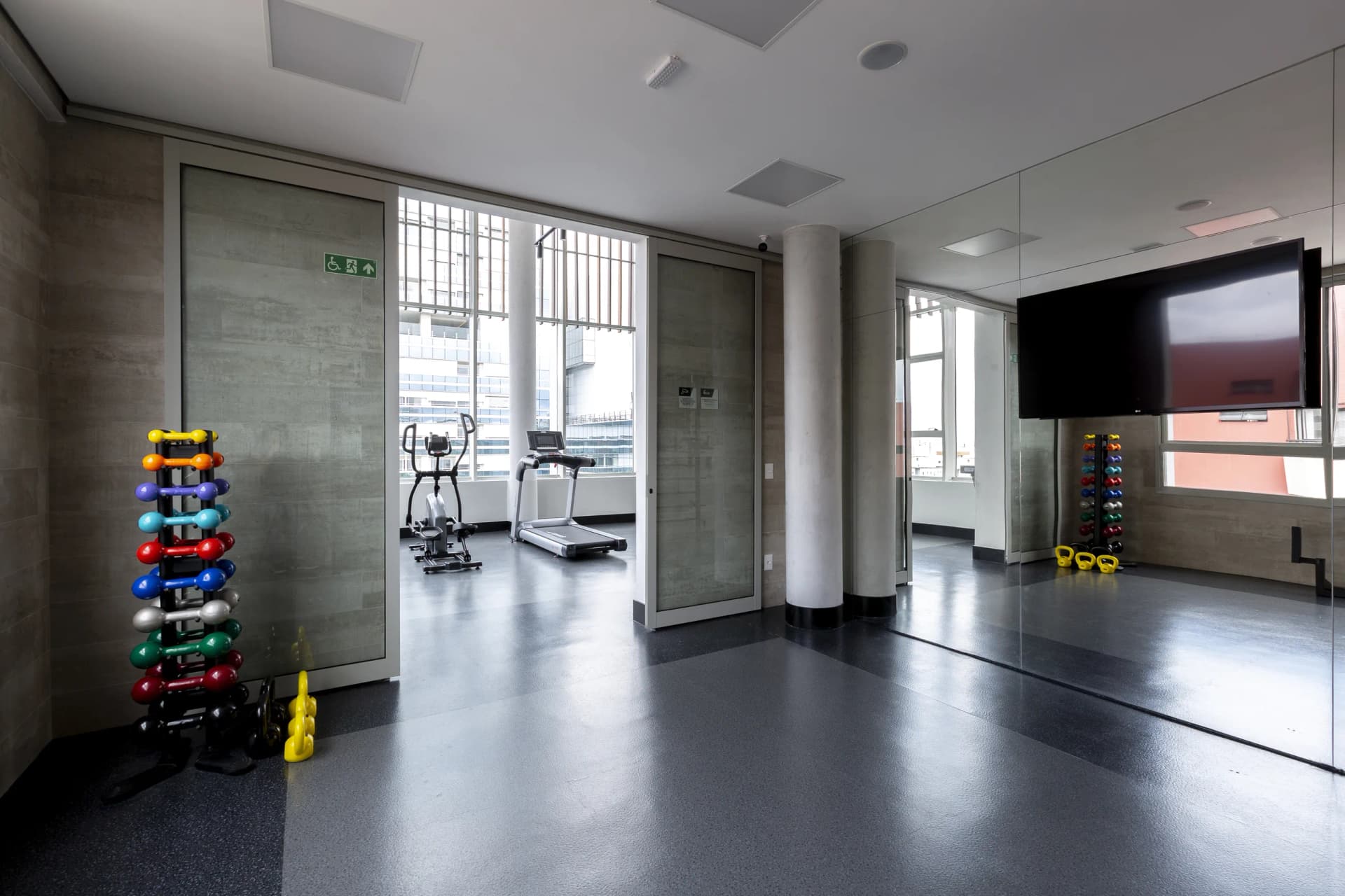 Academia completa para manter sua rotina de exercícios sem sair de casa.
