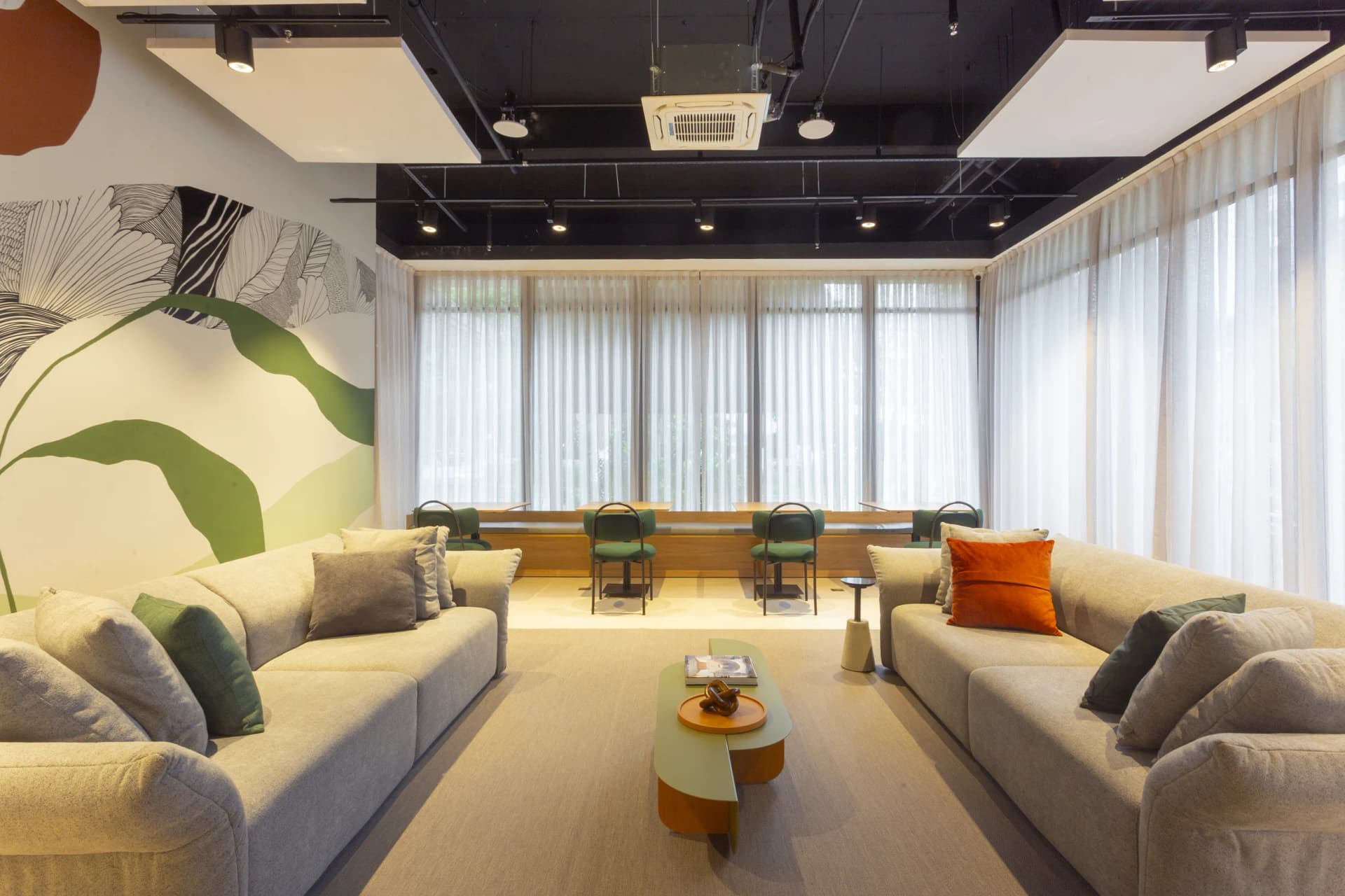 Coworking com salas de reunião, ideal para quem vive e trabalha no polo corporativo da Berrini.