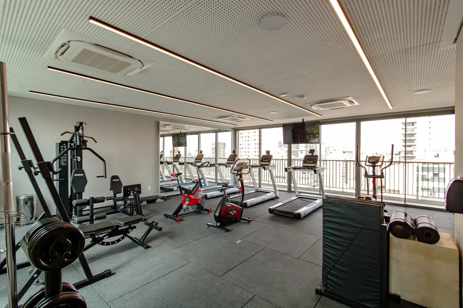Academia completa para manter sua rotina de exercícios sem sair de casa.