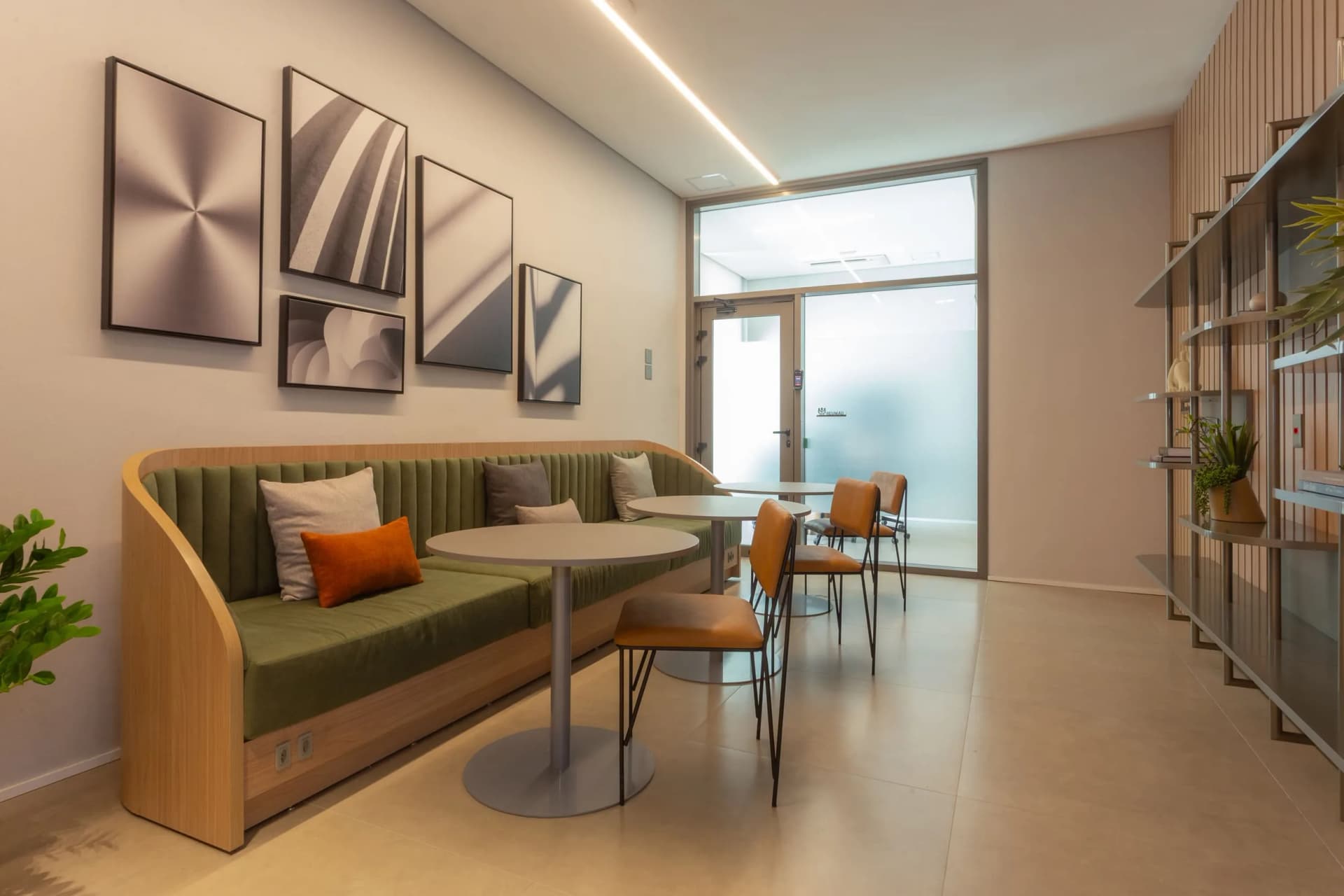Coworking e Sala de Reunião