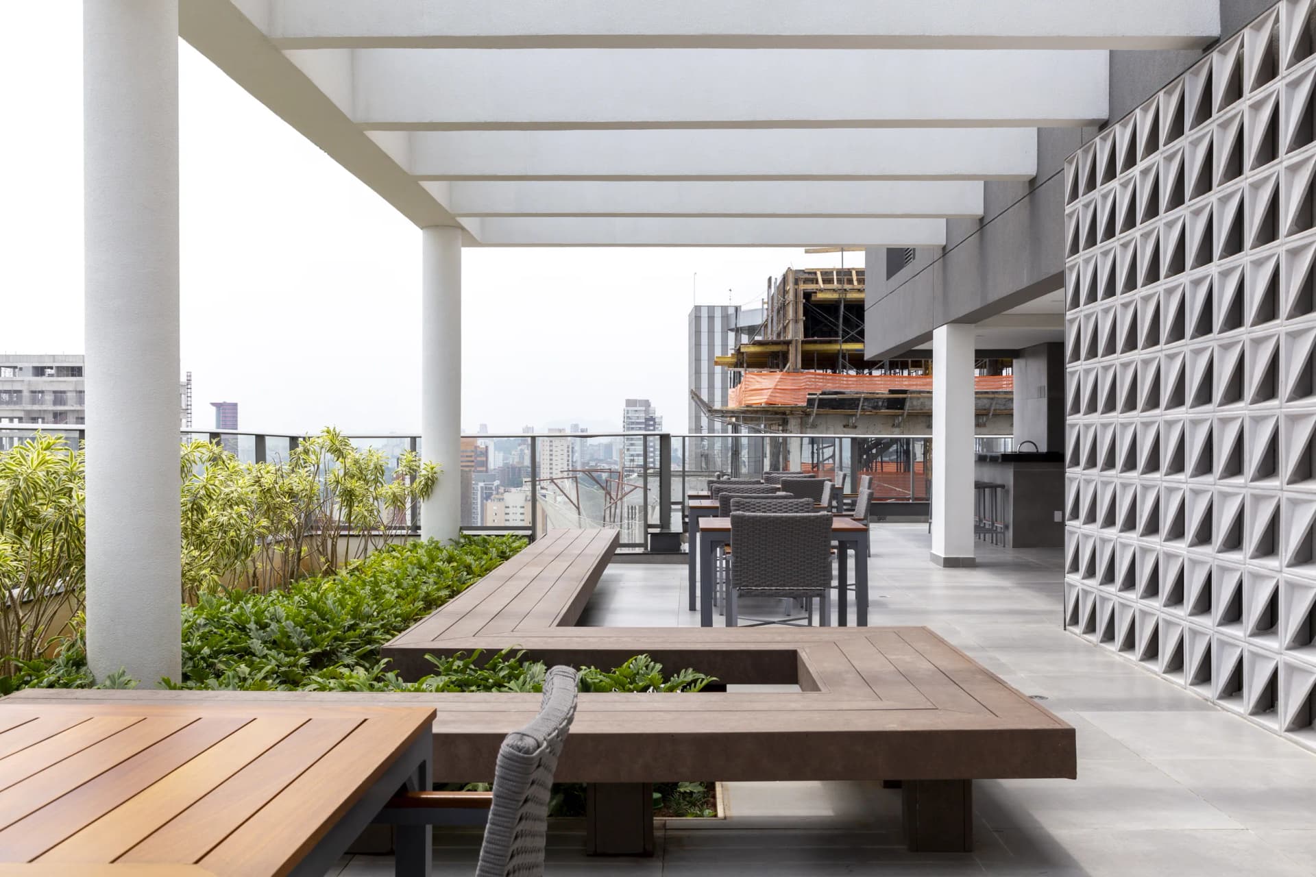 Churrasqueira com forno de pizza no Rooftop, para reunir amigos e celebrar bons momentos.